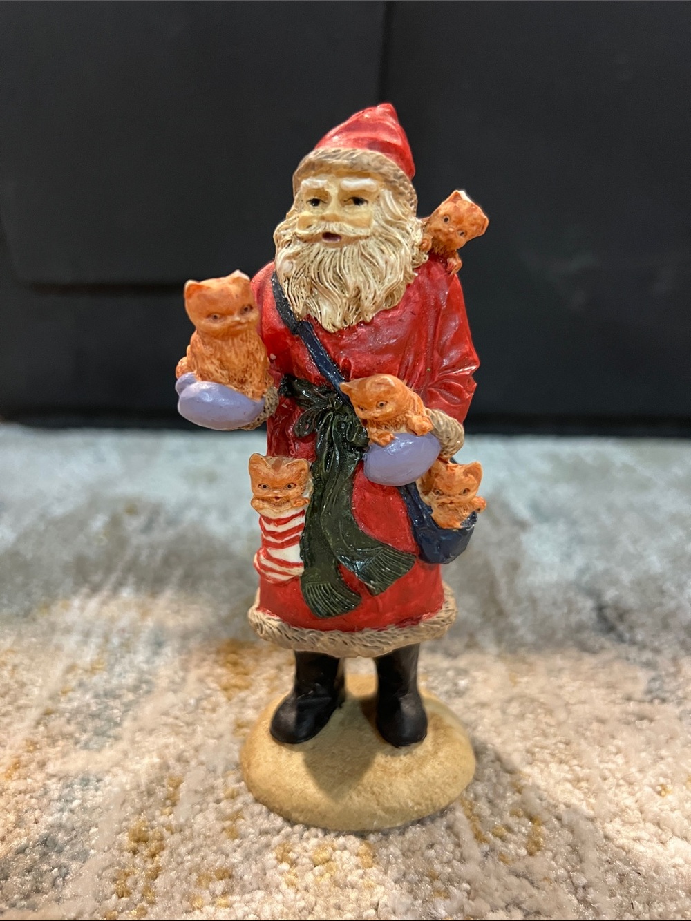 Crazy cat santa figurine z94